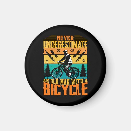 Onderschat nooit een oude man op een fiets magneet (Voorkant)