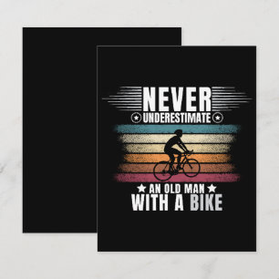 Onderschat nooit een oude man op een fiets notitiekaartje