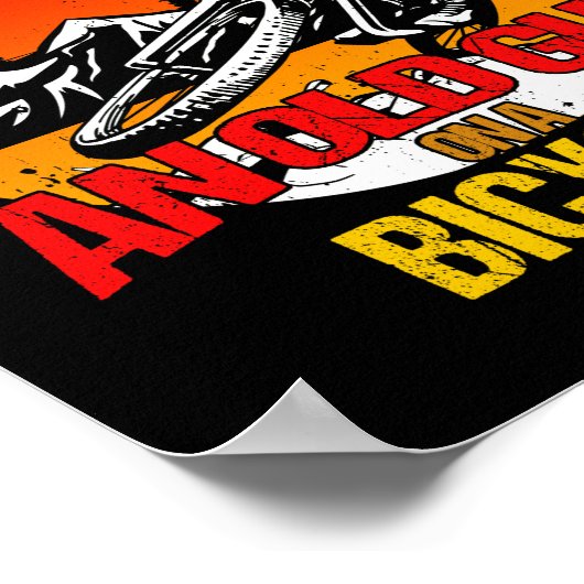 Onderschat nooit een oude man op een fiets poster (Hoek)