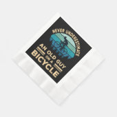 Onderschat nooit een oude man op een fiets. servet (Hoek)