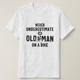 Onderschat nooit een oude man op een fiets t-shirt