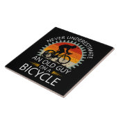 Onderschat nooit een oude man op een fiets tegeltje (Zijkant)