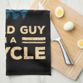 Onderschat nooit een oude man op een fiets. theedoek (Quarter Fold)