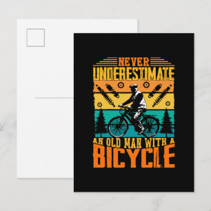 Onderschat nooit een oude man op een fiets uitnodiging briefkaart