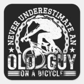 Onderschat nooit een oude man op een fiets. vierkante sticker (Voorkant)