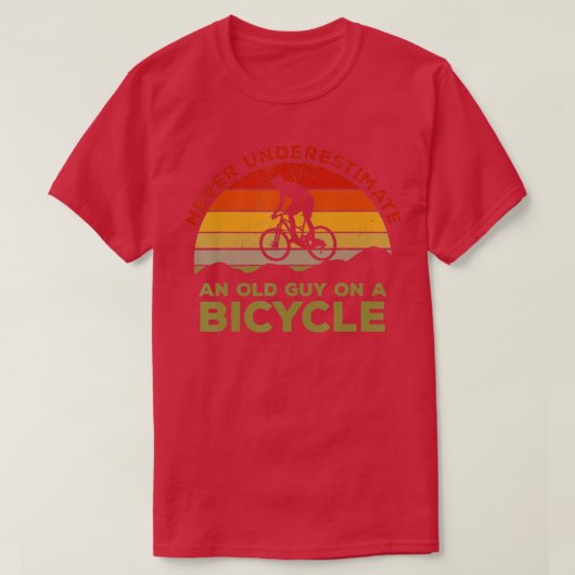 Onderschat nooit een oude man op een fietscyclin t-shirt (Design voorkant)