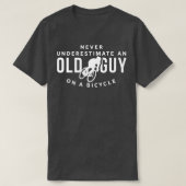 Onderschat nooit een oude man op een fietscyclin t-shirt (Design voorkant)