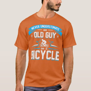 Onderschat nooit een oude man op een fietscyclin t-shirt