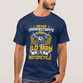 Onderschat nooit een oude man op een motorfiets. t-shirt