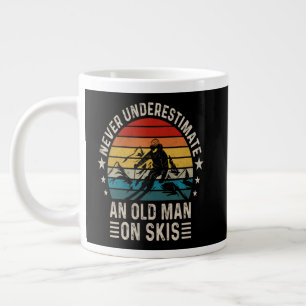 Onderschat nooit een oude man op skis Retro Grote Koffiekop