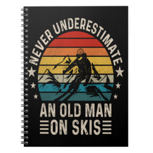 Onderschat nooit een oude man op skis Retro  Notitieboek
