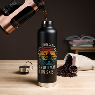 Onderschat Nooit Een Oude Man Op Ski's Retro Zonso Waterfles