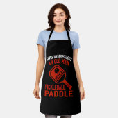 Onderschat nooit een oude Man Pickleball Paddle Schort (Gedragen)