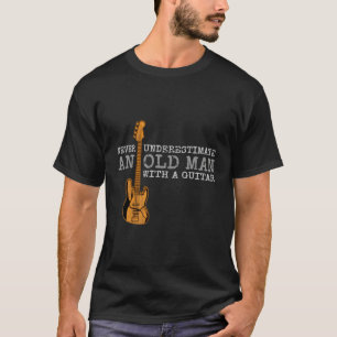 Onderschat nooit een oude met een gitaar t-shirt