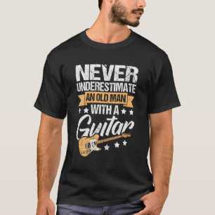 Onderschat nooit een oude met een gitaar t-shirt