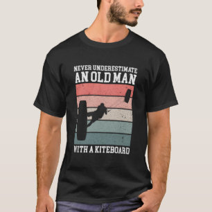 Onderschat nooit een oude met een kiteboard Kitesu T-shirt