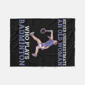 Onderschat nooit een oude vrouw die domino speelt fleece deken (Voorkant (Horizontaal))