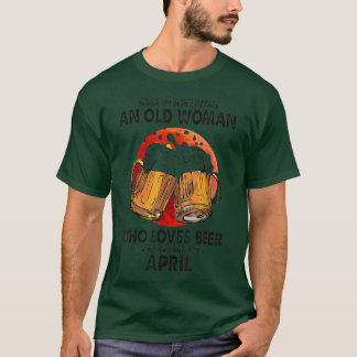 Onderschat nooit een oude vrouw die van bier houdt t-shirt