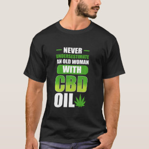 Onderschat nooit een oude vrouw met cbd-olie t-shirt