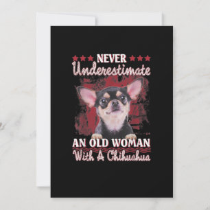 Onderschat nooit een oude vrouw met een Chihuahua Aankondiging