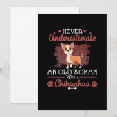 Onderschat nooit een oude vrouw met een Chihuahua Aankondiging (Voorkant / Achterkant)