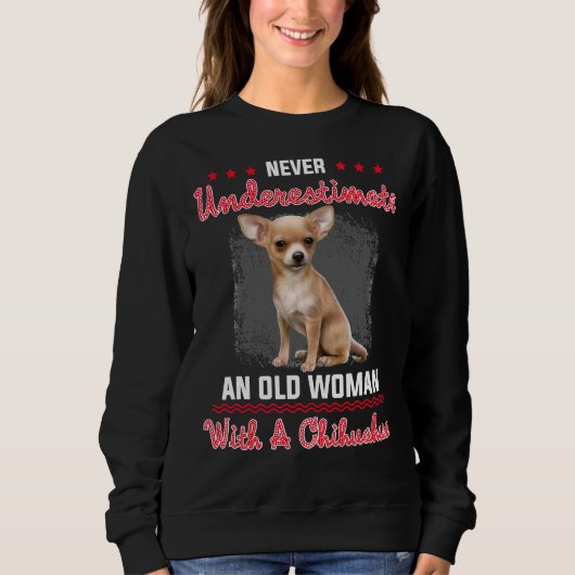 Onderschat nooit een oude vrouw met een Chihuahua Trui (Voorkant)