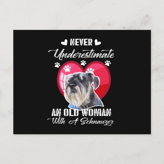 Onderschat nooit een oude vrouw met een schnauzer feestdagenkaart (Voorkant)