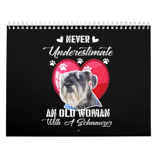 Onderschat nooit een oude vrouw met een schnauzer kalender (Hoes)