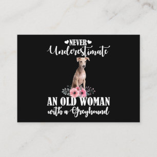 Onderschat nooit een oude vrouw met Greyhound Informatiekaartje