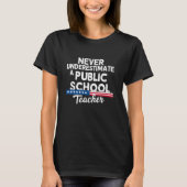 Onderschat nooit een patriottische openbare school t-shirt (Voorkant)