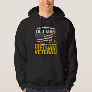 Onderschat nooit een Veteraan 64 van het OUDE MAN  Hoodie