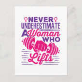 Onderschat nooit een vrouw die leeft briefkaart (Voorkant)