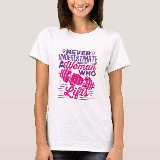 Onderschat nooit een vrouw die leeft t-shirt (Voorkant)