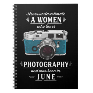 Onderschat nooit een vrouw die van fotografie houd notitieboek