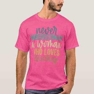Onderschat nooit een vrouw die van hockey houdt t-shirt