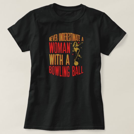 Onderschat nooit een vrouw met een Bowling Ball T-shirt (Design voorkant)