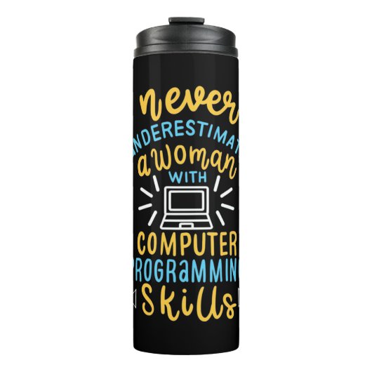 Onderschat nooit een vrouw met een computer thermosbeker (Voorkant)