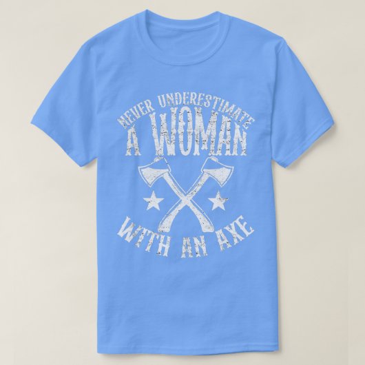 Onderschat nooit een vrouw met een extra luik t-shirt (Design voorkant)