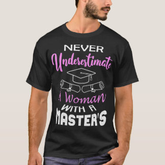 Onderschat nooit een vrouw met een mastergraad t-shirt