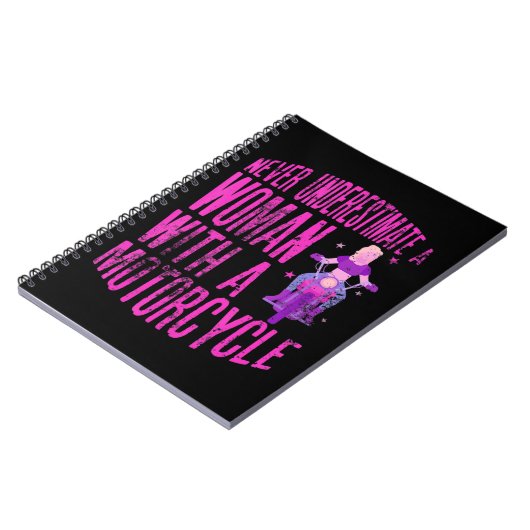 Onderschat nooit een vrouw met een motorfiets A Notitieboek (Linkerzijde)