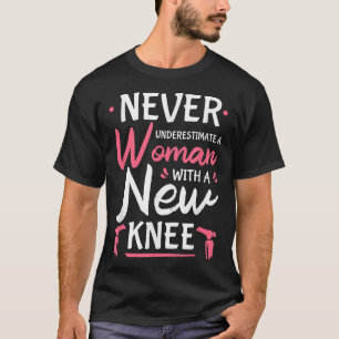 Onderschat nooit een vrouw met een nieuwe knieverv t-shirt