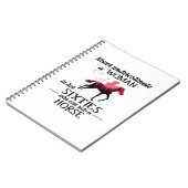 Onderschat nooit een vrouwelijk rijpaard in zestig notitieboek (Linkerzijde)