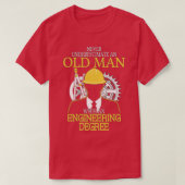 Onderschat nooit het niveau van de oude Man engine T-shirt (Design voorkant)
