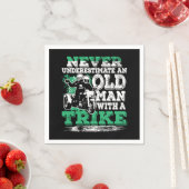 Onderschat nooit het oude Man met een tegel Servet (Insitu)