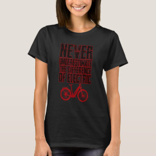 Onderschat nooit het verschil van elektriciteit t-shirt