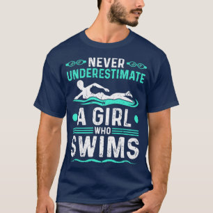 Onderschat nooit Meisje Zwemmen T-shirt