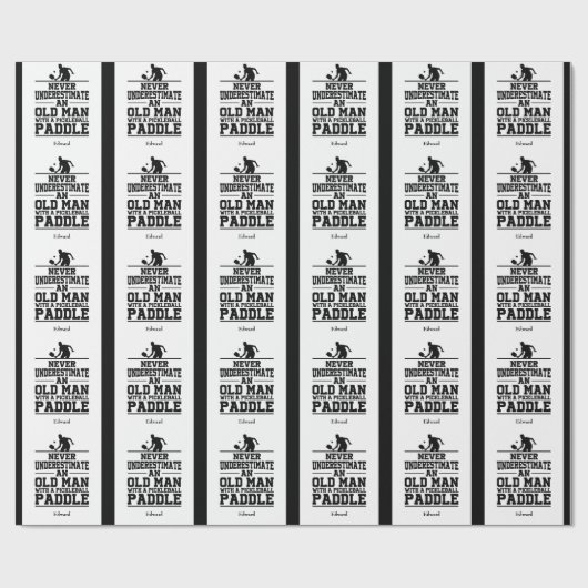 Onderschat nooit oud Man Funny Black Pickleball Cadeaupapier (Vlak)