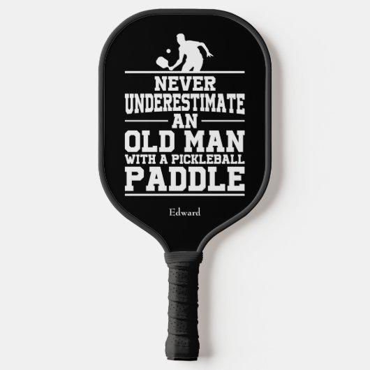 Onderschat nooit oud Man Funny Black Pickleball Paddle (Achterkant)