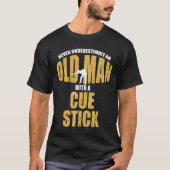 Onderschat nooit oud Man met Cue Stick Funny P T-shirt (Voorkant)