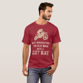 Onderschat nooit oud Man met een vuile bike T-shirt (Voorkant volledig)
